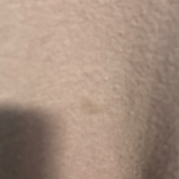 Womance warm and soft sweater. Une petite tache prêt du sein droit - Picture 3 of 4